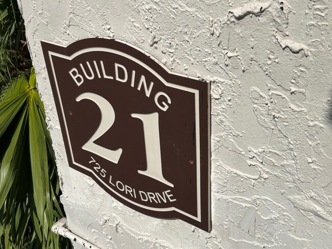 725 Lori Dr in Palm Springs, FL - Building Photo - Building Photo