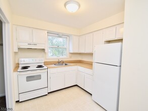 7 Oak Ridge Rd in Oak Ridge, NJ - Building Photo - Building Photo