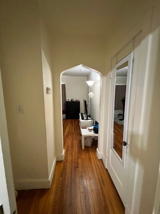 24 Brock St, Unit 2 in Boston, MA - Foto de edificio