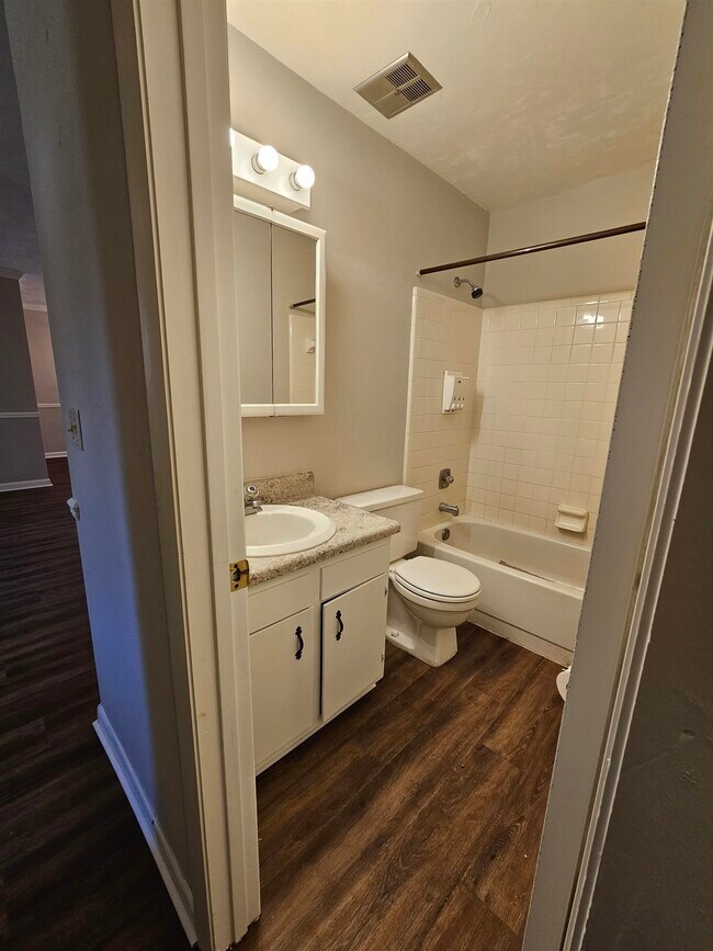 property at 2724 Whitney Dr N