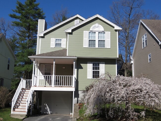 64 Lilac Cir in Marlborough, MA - Building Photo - Building Photo