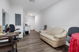 4180 Sabal Ln in Ft. Myers, FL - Foto de edificio - Building Photo