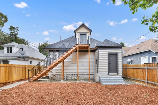 property at 2016 W Gardner Ave