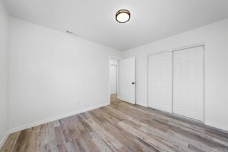 4920 Solola Ave in San Diego, CA - Foto de edificio - Building Photo