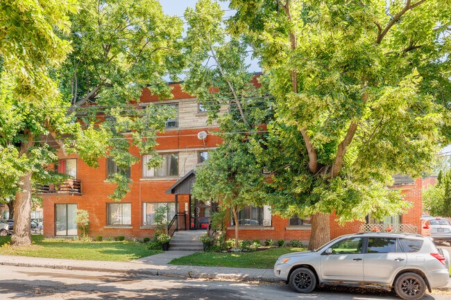 11835 Du Général-Giraud Rue in Montréal, QC - Building Photo - Building Photo