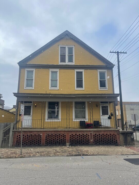 4001 Wood St in Wheeling, WV - Building Photo