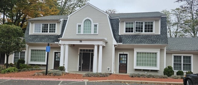 16 Brick Walk Ln