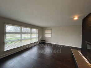 7201 Englewood Dr in Englewood, OH - Building Photo - Building Photo