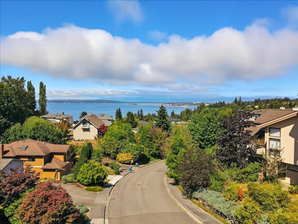 4926 Dover St in Everett, WA - Building Photo