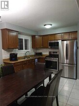 122 Douglas Haig Dr in Markham, ON - Building Photo - Building Photo