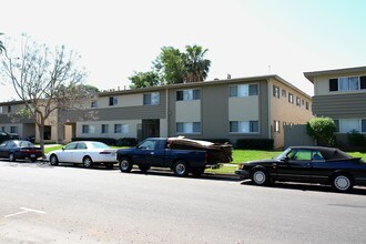 11822 Stuart Dr in Garden Grove, CA - Foto de edificio - Building Photo