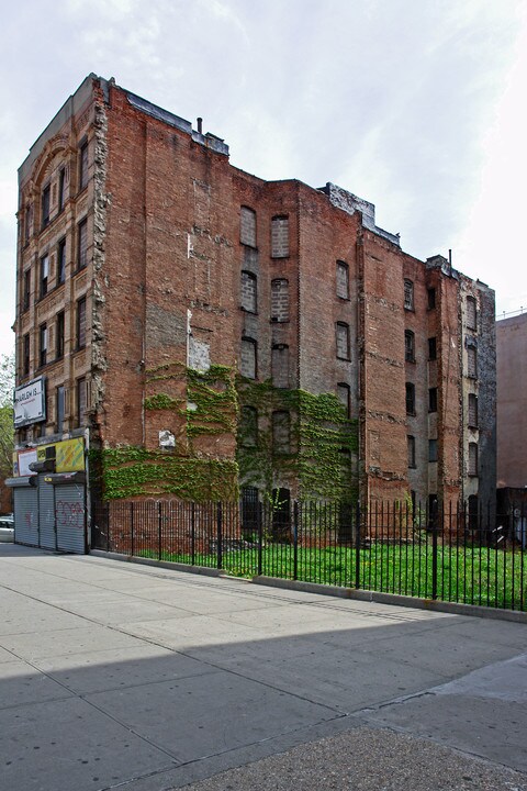 2159 Fifth Ave in New York, NY - Building Photo