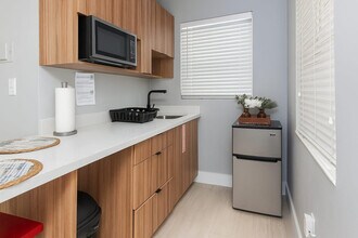 318 Walnut St in Hollywood, FL - Building Photo - Building Photo