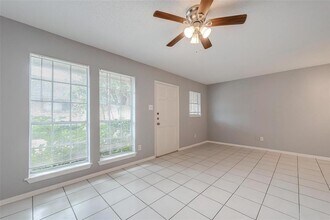 1016 E Tri Oaks Ln in Houston, TX - Building Photo - Building Photo