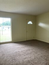 943 N Village Dr in Deltona, FL - Building Photo - Building Photo