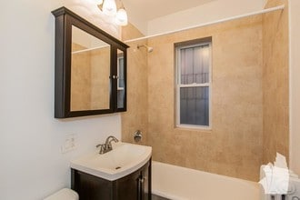 2827 N Burling, Unit 104 in Chicago, IL - Foto de edificio - Building Photo