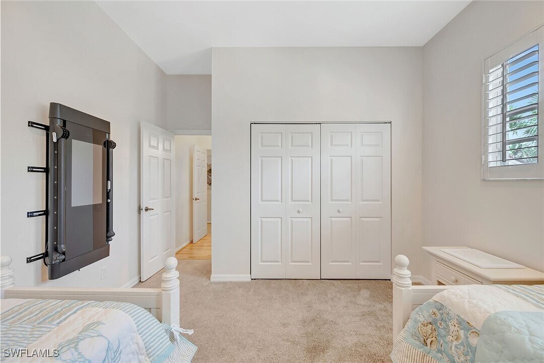 400 L'Ambiance Cir in Naples, FL - Building Photo