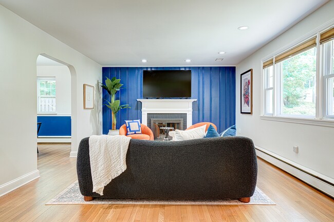 7 Carol Ln in Berwyn, PA - Building Photo - Building Photo