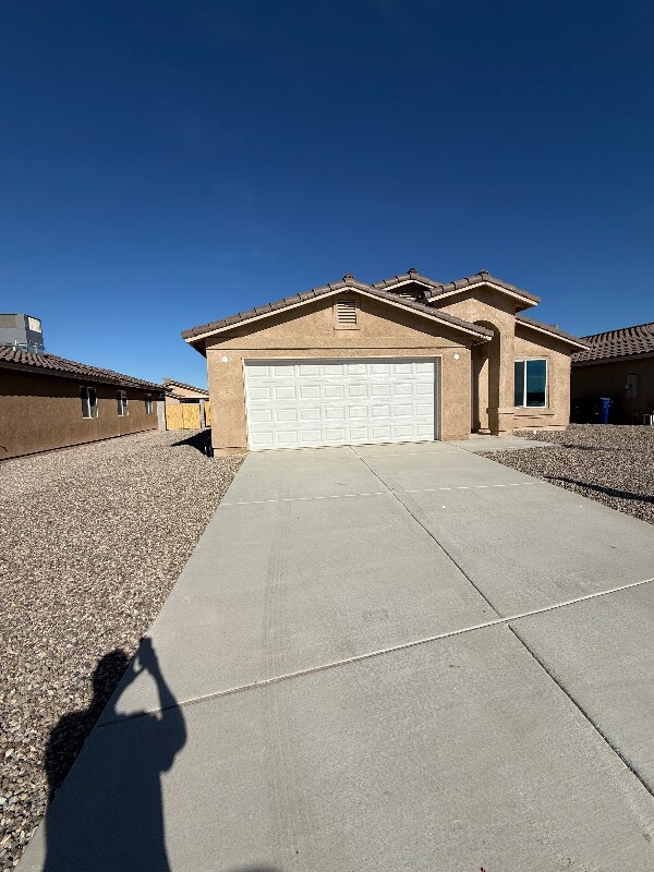 7970 E 46th Pl in Yuma, AZ - Building Photo - Building Photo