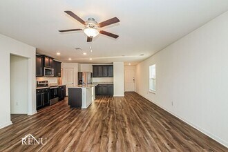 213 Wincanton Ln in Jarrell, TX - Building Photo - Building Photo