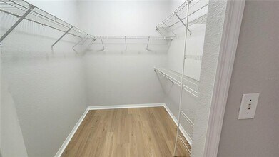 5713 Legacy Crescent Pl in Riverview, FL - Building Photo - Building Photo