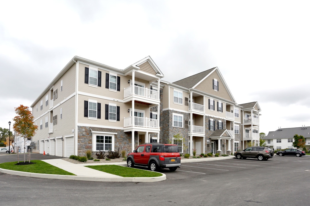 Edgewater Apartment Homes in Lancaster, NY - Foto de edificio