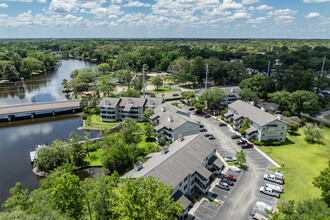 Cedar Creek Landing in Jacksonville, FL - Building Photo - Building Photo