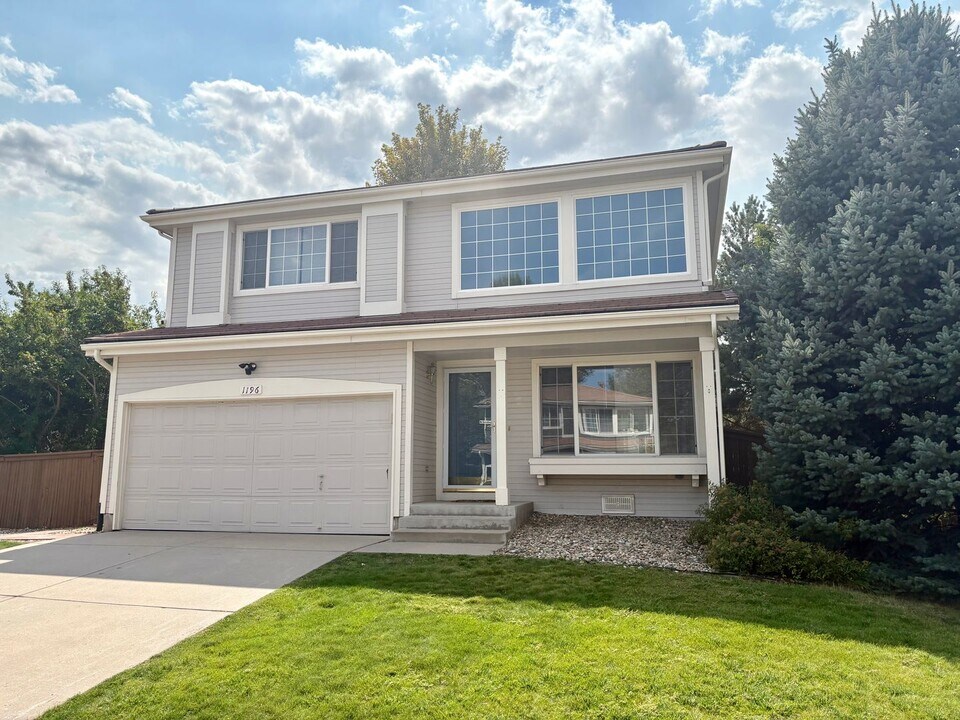 1196 W Briarhollow Way in Littleton, CO - Building Photo