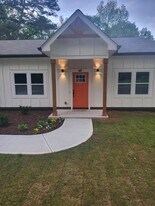 48 Burnt Creek Ct SW in Lilburn, GA - Building Photo