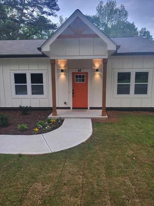48 Burnt Creek Ct SW in Lilburn, GA - Building Photo