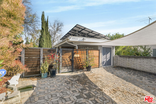 4922 Escobedo Dr in Los Angeles, CA - Building Photo - Building Photo