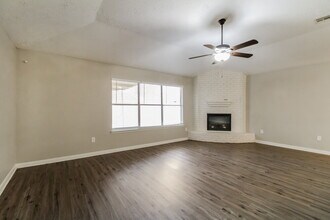 1331 Goswell Ln in Channelview, TX - Foto de edificio - Building Photo