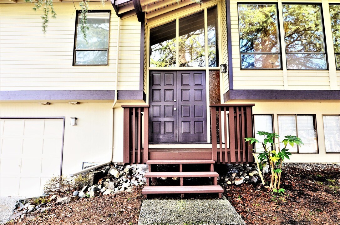 15115 SE 48th Dr in Bellevue, WA - Building Photo