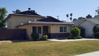 1825 3rd St in Bakersfield, CA - Building Photo