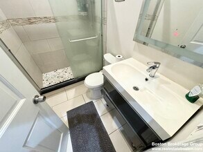 7 Grant St, Unit #1 in Boston, MA - Building Photo - Building Photo