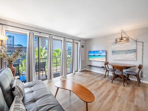 2140 Kuhio Ave. in Honolulu, HI - Foto de edificio - Building Photo