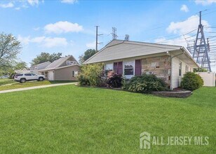 57 Garland Ln in Willingboro, NJ - Building Photo - Building Photo