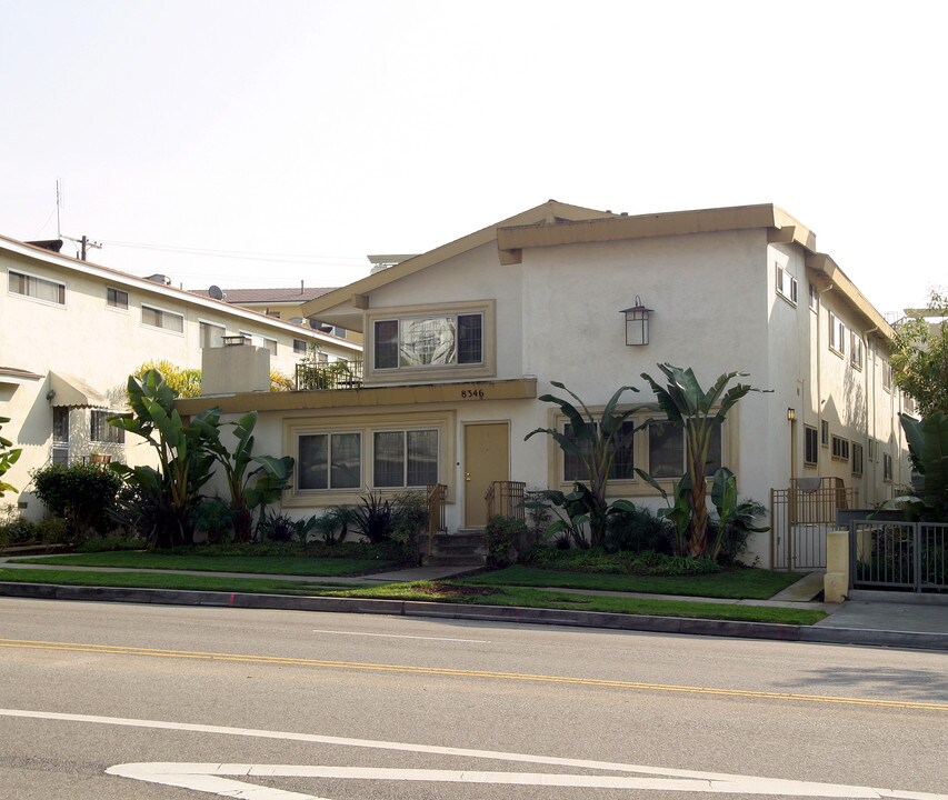 8346 W Manchester Ave in Playa Del Rey, CA - Building Photo