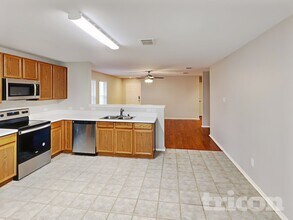 1128 Maplewood Ln in Crowley, TX - Foto de edificio - Building Photo