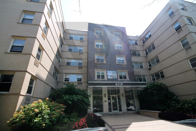 6042 N Kenmore Ave, Unit 111