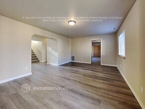 8211 186 St E in Puyallup, WA - Foto de edificio - Building Photo