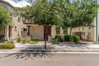 247 N 69th Pl in Mesa, AZ - Building Photo - Building Photo