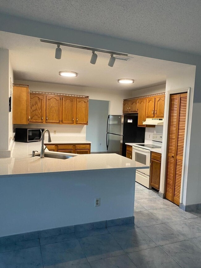 901 SW Gaitor Ave in Port St. Lucie, FL - Building Photo - Building Photo