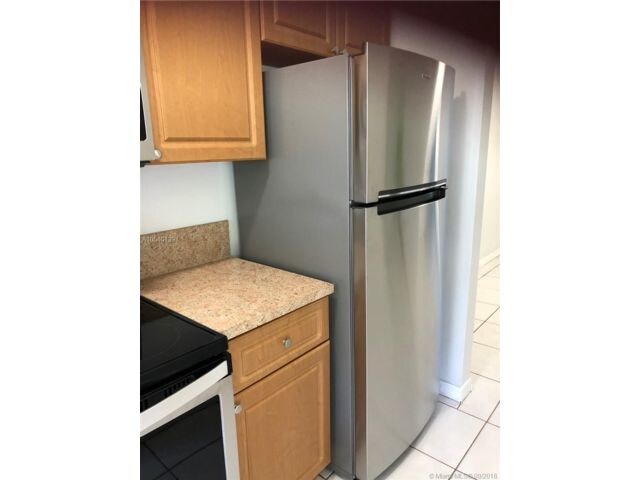 250 Layne Blvd in Hallandale Beach, FL - Building Photo - Building Photo