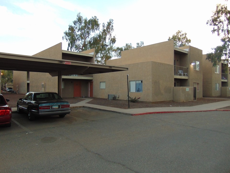 2813 E Paradise Ln in Phoenix, AZ - Building Photo