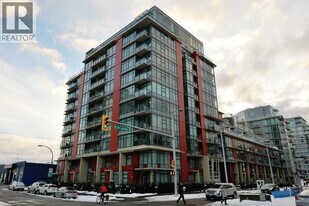 38 W 1st Ave in Vancouver, BC - Building Photo