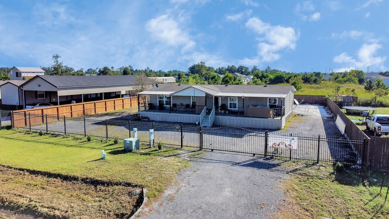 1450 Rd 5734 in Cleveland, TX - Building Photo