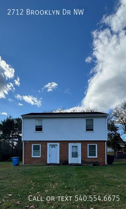 2712 Brooklyn Dr NW in Roanoke, VA - Building Photo