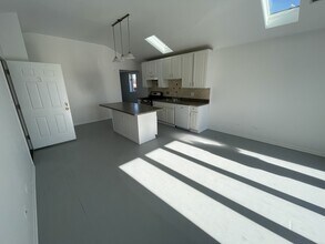 2448 W Grenshaw St, Unit 2448 W Grenshaw St #3 in Chicago, IL - Foto de edificio - Building Photo