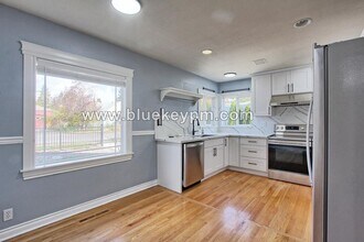 12220 SE Mill St in Portland, OR - Building Photo - Building Photo